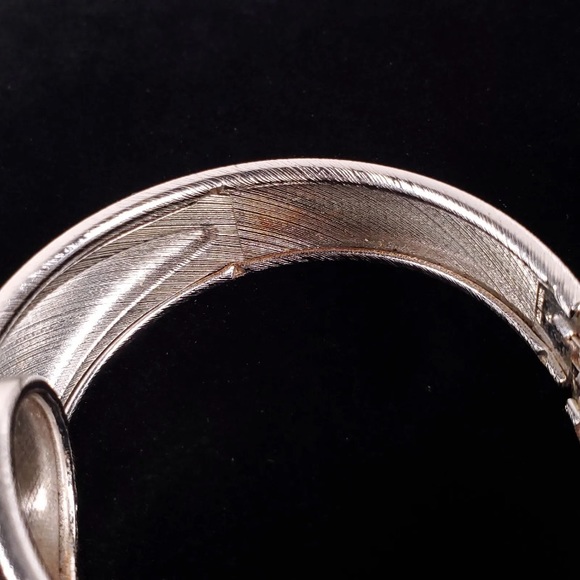 Vtg ‘70s Sarah Coventry Hinged Cuff Bracelet - Picture 6 of 12